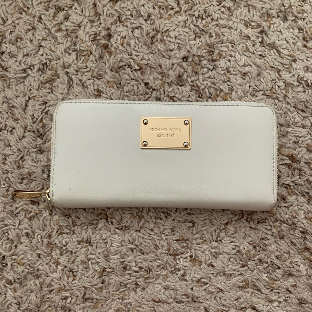 Michael Kors Quarter ZIP Wallet